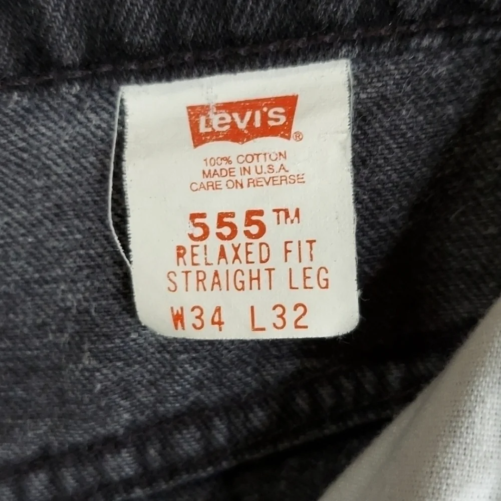 90's Levi's Strauss 555 relaxed fit straight leg.